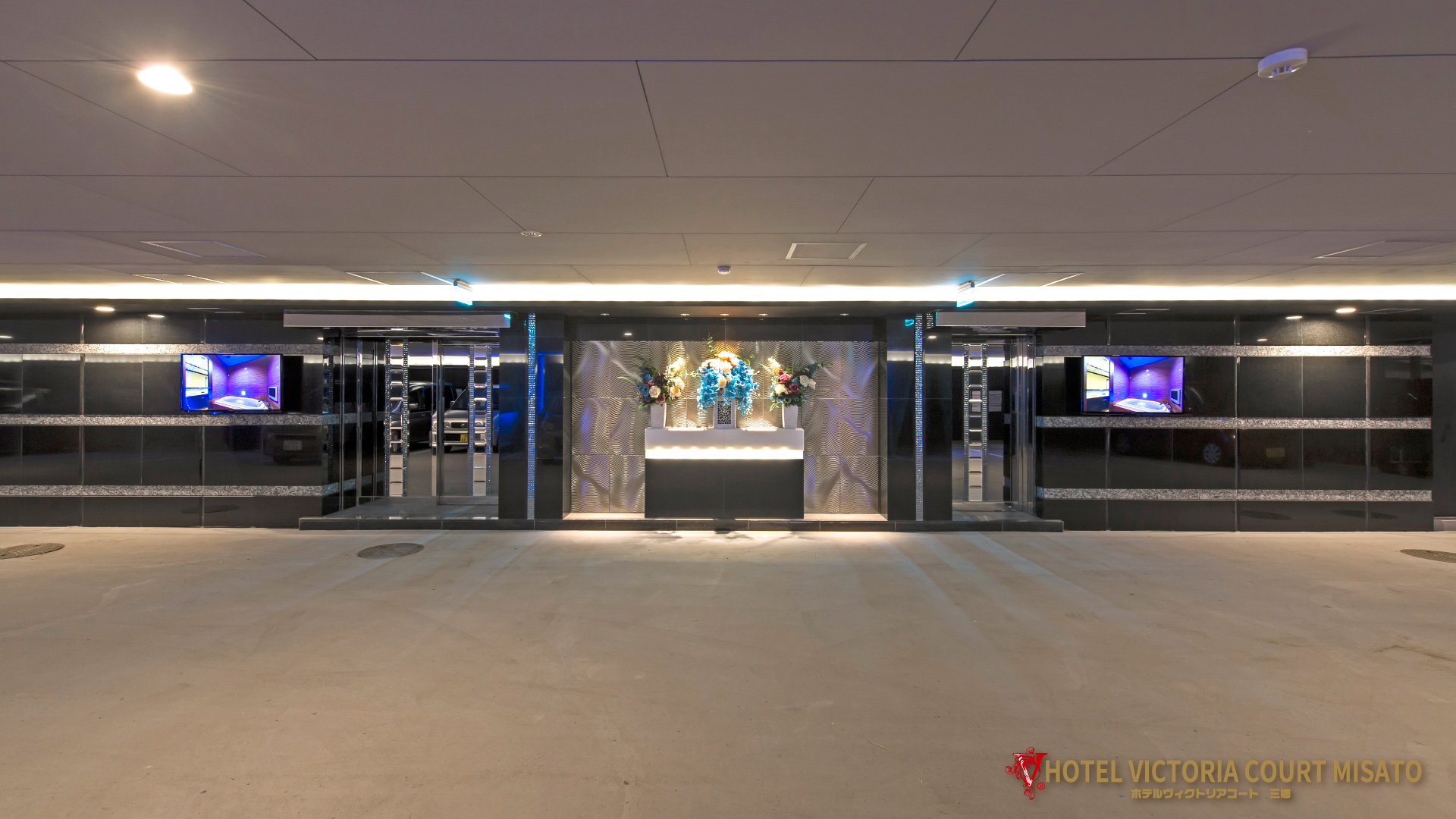 ホテルエントランス(駐車場側入口) ホテルエントランス(駐車場側入口)